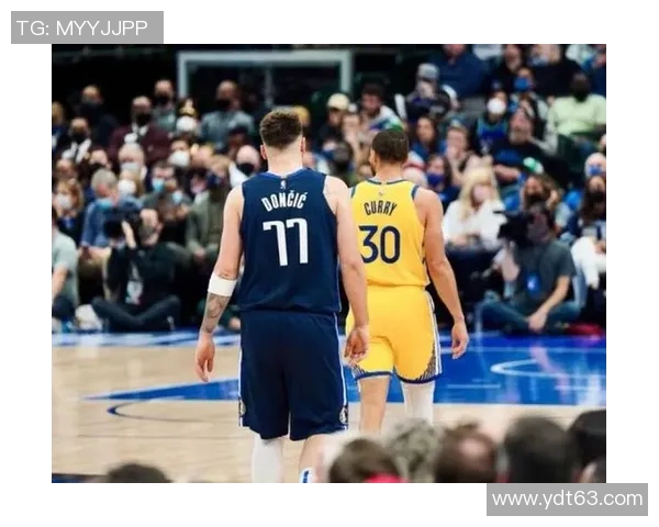 足球与篮球巨星同框瞬间展现体育魅力与友谊的精彩时刻